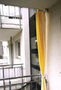 Windschutz Balkon mit Senkrecht-Sonnensegel - geschlossen