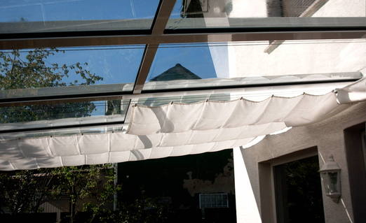 Sichtschutz Glasdach von oben mit Sonnensegel Innenbeschattung - 