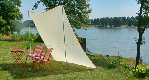Sonnenschutz auf dem Rasen - 